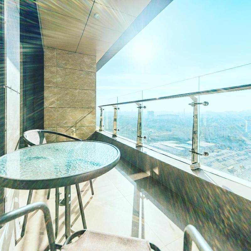 1 Room 60M2 Center Of Obolon Near River Side. With Terrace. 22 Floor 키예프 외부 사진