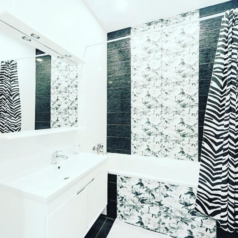 1 Room 60M2 Center Of Obolon Near River Side. With Terrace. 22 Floor 키예프 외부 사진