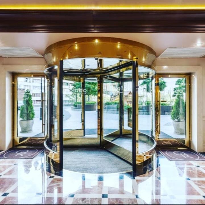 1 Room 60M2 Center Of Obolon Near River Side. With Terrace. 22 Floor 키예프 외부 사진