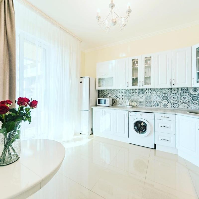 1 Room 60M2 Center Of Obolon Near River Side. With Terrace. 22 Floor 키예프 외부 사진