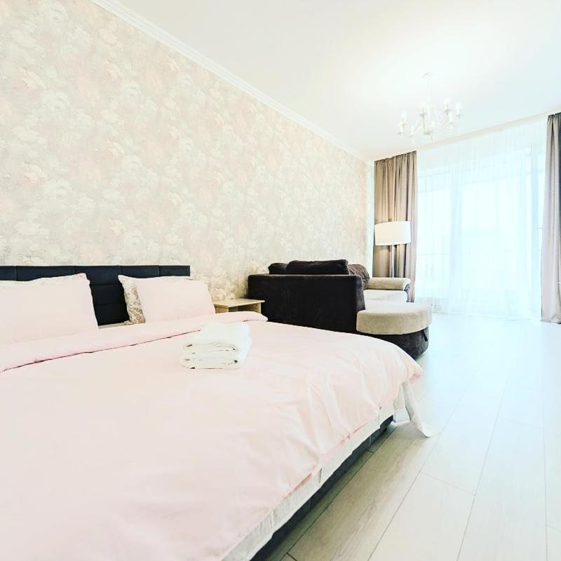 1 Room 60M2 Center Of Obolon Near River Side. With Terrace. 22 Floor 키예프 외부 사진